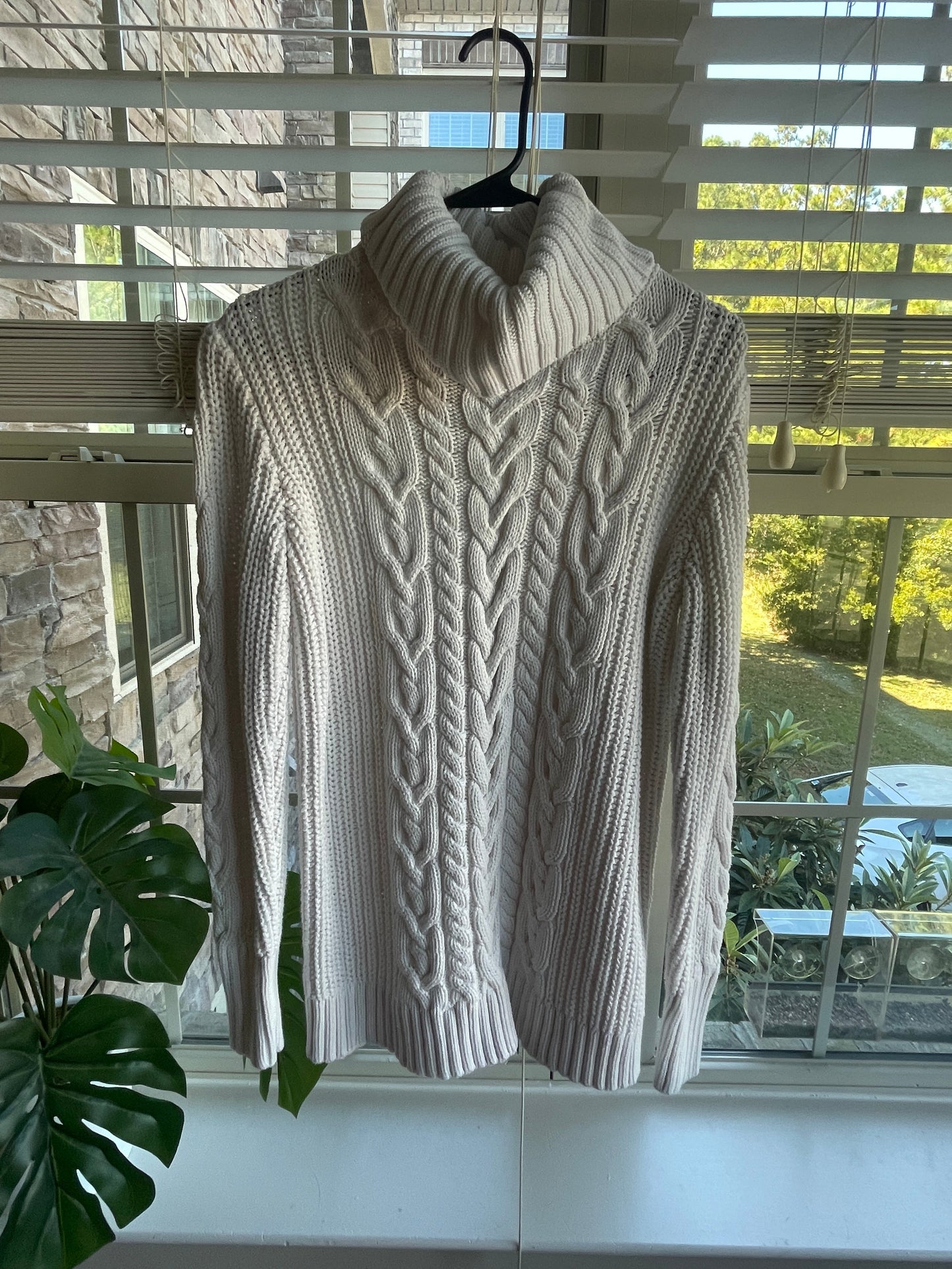 Beautiful Snow-White Turtleneck