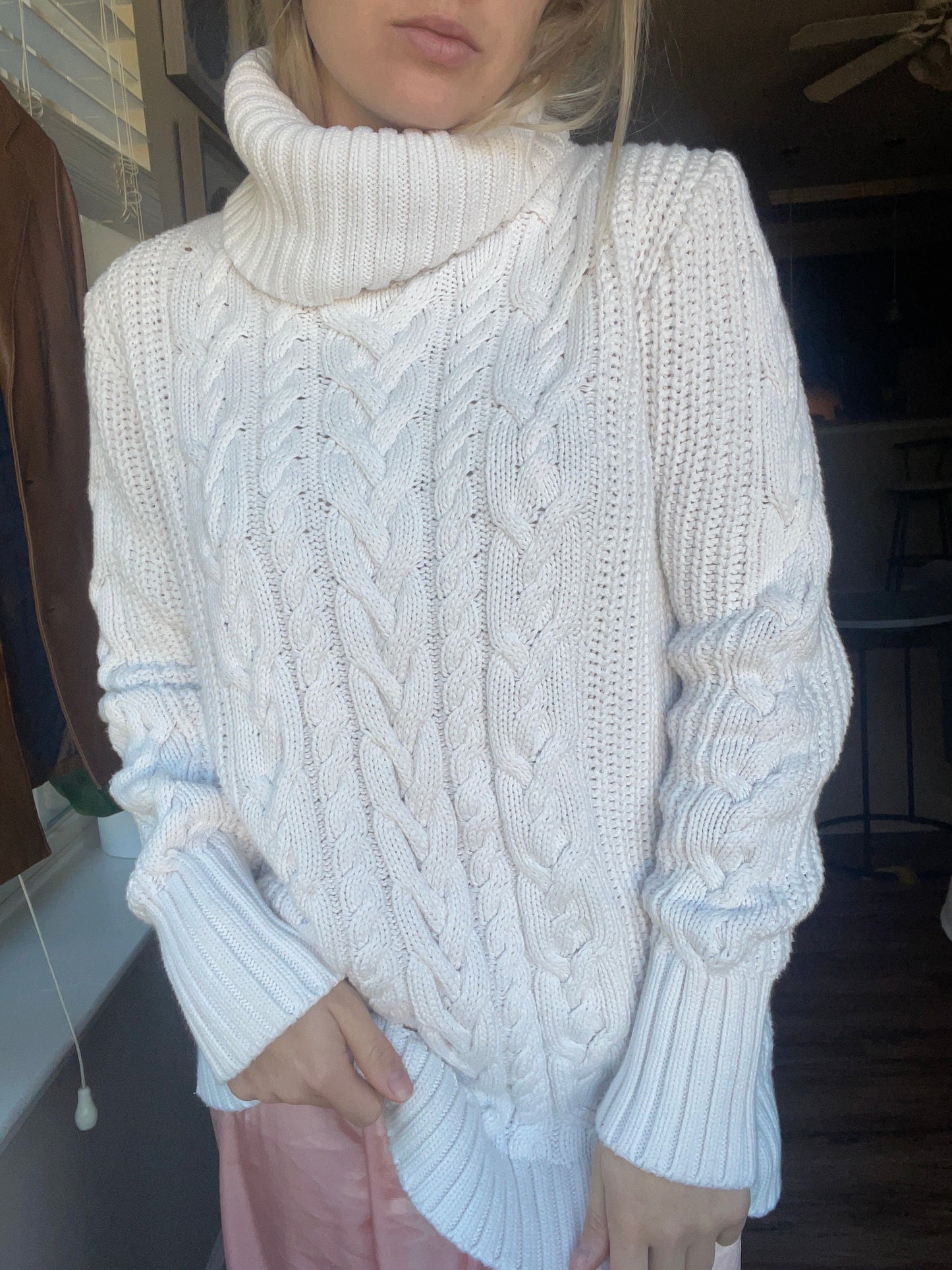 Beautiful Snow-White Turtleneck
